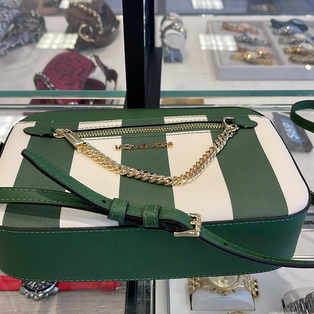 MICHAEL KORS
Jet Set Large EW Zip Chain XBody Saffiano Leather Crossbody
NWT - Picture 8 of 16